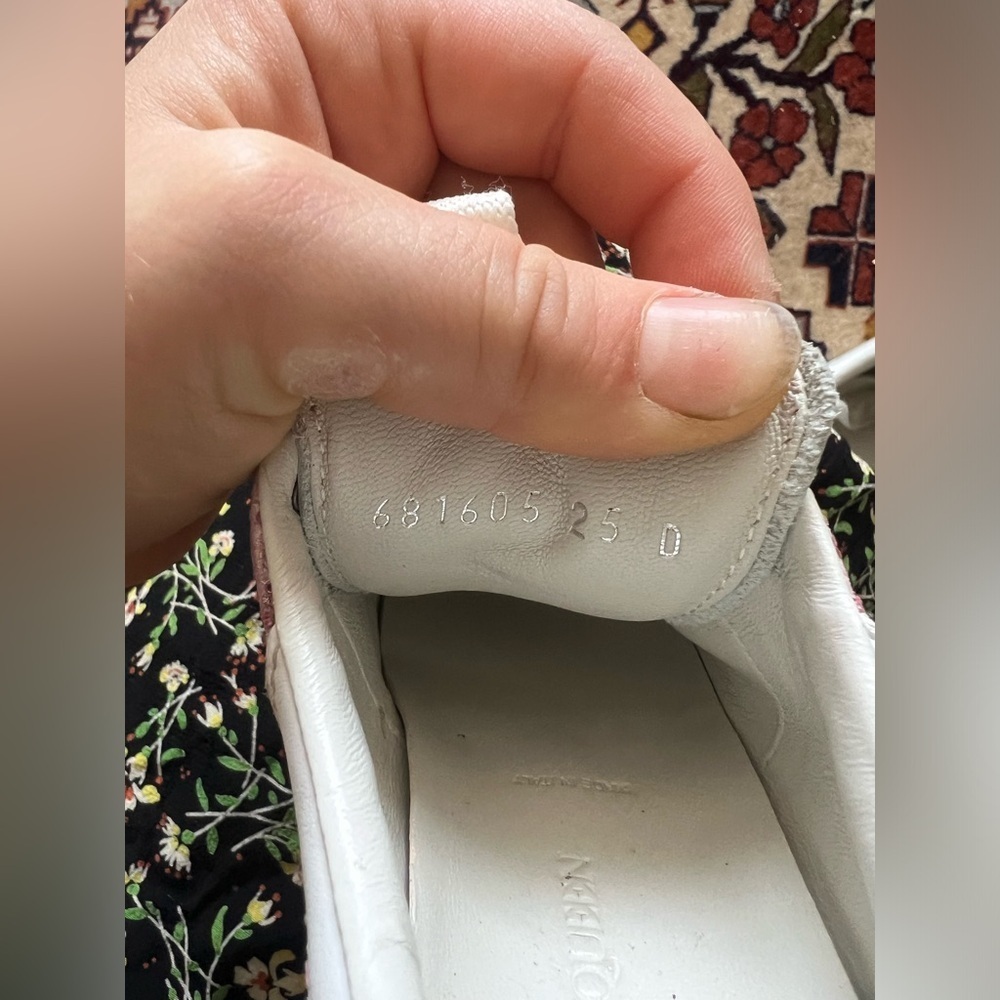 MCQUEEN
Little Girl's Oversized Glitter Sneakers, size EU 25 - Picture 6 of 13